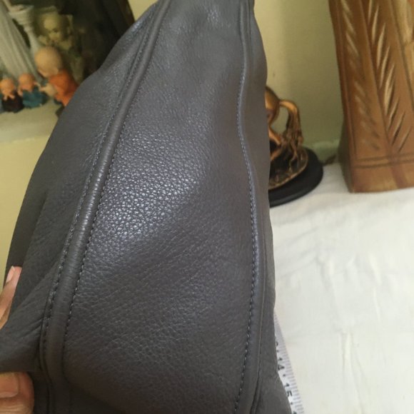 Authentic Coach Avery Hobo Bag - Picture 8 of 16